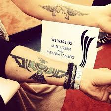 Yesterday, urban had a new addition to his right hand on the stage of the grand ole opry in nashville, tennessee. 100 Keith Urban Ideen Keith Urban Lebenstattoos Frauen Tatoos