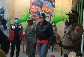 Katarak merupakan penyakit mata yang ditandai dengan mengeruhnya lensa mata, sehingga dalam operasi katarak, lensa yang keruh akan diangkat dan diganti dengan lensa tiruan. Radar Muria January 2021