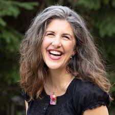 What would you do if you had the chance to start over after a life-changing  experience? In this episode of the Late Bloomer Living Podcast, I sit down  with Diana Place, Founder