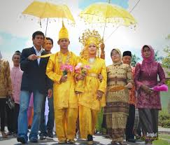 Asmaniar fakultas hukum universitas krisnadwipayana. Merilik Budaya Pernikahan Masyarakat Melayu Asahan Yang Mulai Dilupakan Bagian Iv Ada 3 Cara Berinai Taslabnews Com Tanjungbalai Asahan Labura Batubara
