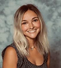 Chloe Bell's Instagram, Twitter & Facebook