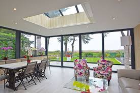 extension vitree a toit plat avec une verriere de toiture aluminium gris anthracite realisation verandalin toit plat salle a manger veranda extension maison