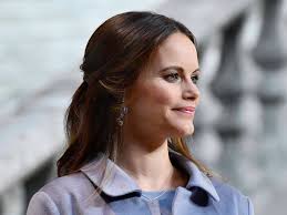 Prinzessin sofia von schweden hat sich kurzfristig zur pflegekraft ausbilden lassen und entlastet in einer stockholmer klinik das personal. Sofia Von Schweden Furchtet Skandal Sie Zittert Vor Schwedischer The Crown Serie Prinzessin Sofia