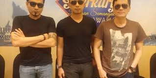 C#m b di manakah nuranimu b a di mana akal sehatmu a g# sekarang kau campakanku g# c#m setelah kau dapatkanku. Lirik Dan Chord Lagu Haruskah Ku Mati Dari Ada Band Halaman All Kompas Com