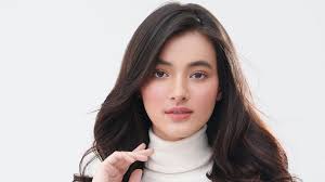 Budi floris de jongh (kakak) karier musik: Beautiful And Calm Face It Turns Out That Mawar Eva De Jongh Was Once A Debt