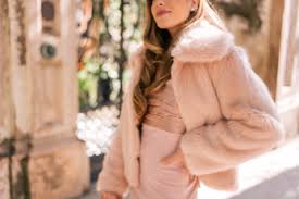 Si estás pensando en celebrar una boda especial y distinta que quede en el recuerdo de tus invitados. Si No Sabes Como Vestir Para Una Boda De Invierno Zara Y Otras Marcas Low Cost Tienen Las Respuestas