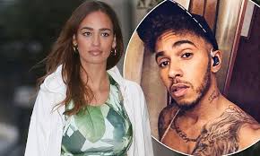 Veronica Valle's Instagram, Twitter & Facebook