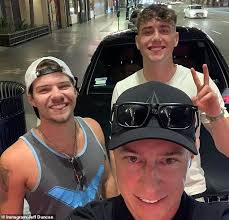 Dillon passage is married to disgraced former zookeeper joe exotic. Tiger King S Joe Exotic 57 Calls Out Husband Dillon Passage 25 For Neglecting Him In Prison Aktuelle Boulevard Nachrichten Und Fotogalerien Zu Stars Sternchen