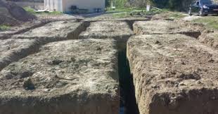 Approfondissement Des Fouilles Apres Etude De Sol Puis Coulage De Gros Beton Afin De Constitue Un Fond De Fouille De Qualite Pour Couler Les Fonda Chantier Sol