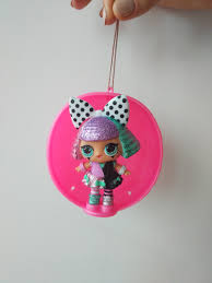 Each ball doubles as a character stand to display your doll that you can anywhere. L O L Surprise Bling Series