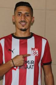 Demir grup sivasspor takımında, taç çizgisine yakın bir noktadan kazanılan serbest vuruş için topun başına geçen isim max gradel. Max Alain Gradel Sivasspor Stats Titles Won