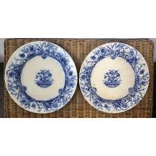 • 20 141 просмотр 1 год назад. Early Gater Hall Blue Flow Plates In Clover Floral Pattern A Pair Chairish