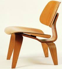Chaise Lcw By Charles Eames In A Vintage Way Disponible Au 22 Rue Andre Del Sarte Et Sur Www Eames Plywood Chair Iconic Furniture Design Eames Lounge Chair