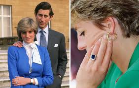 Kate middleton's engagement ring pictures. All The Royal Engagement Rings From Princess Diana To Grace Kelly Purewow