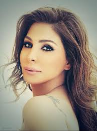 أطلقت أول ألبوماتها آخر غرام سنة 2001، بعدها سنة 2002 أطلقت ألبومها الثاني زمان الذي لاقى نجاحا جماهريا والذي احتوى. Elissa Is Glamours In New Photo Shoot Arab Celebrities Most Beautiful Faces Beautiful Nature Pictures