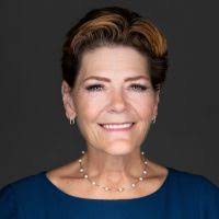 Elsa Yan's Instagram, Twitter & Facebook