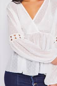 Est passée d'un animal en voie d'extinction à un animal. Blouse Transparente A Pois Brentiny Paris