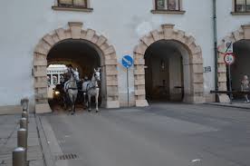 Biletul de avion, cazare de persoana in camera dubla , mic dejun tarifele sunt valabile in limita locurilor. Excursie La Viena Cu Masina Another Milestone