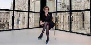 Imprenditrice di successo, personaggio di spicco della politica, è passata alla storia per essere stata la prima donna ad essere nominata presidente della rai, oltre che la prima donna sindaco della città di. 100 Domande Per Letizia Moratti