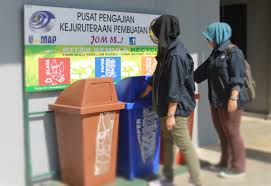 Shop recycling bins (tong kitar semula) of all sizes for your businesses. Unimap Sustainable Campus Kampus Lestari Unimap Unimap Sustainable Campus Kampus Lestari Unimap