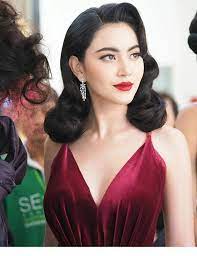 Velvet Dress Classy Hairstyle Classy Hairstyles Medium Hair Styles Vintage Hairstyles