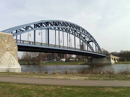 It served as a more or less de facto eastern capital of the ottonian dynasty in the 10th and 11th century and stayed. Sternbrucke Magdeburg Wikipedia