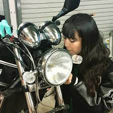 メンテ系女子は顔が伸びる 後で大事な告知をするのでブログ見てね w kawasaki zrx zrx400 motorcycle motorcyclegirl girlsbiker ladyrider motogirl oldb バイク 女子 ガールズバイカー カスタムバイク