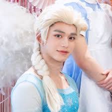 Elsa Lucas's Instagram, Twitter & Facebook