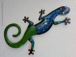 Superficially, lizards and salamanders are similar in appearance, however lizards have scales and small claws at the ends of their toes, while salamanders do not. Lizards Geckos Symbolism Meaning And Superstitions