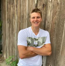 Simon zachenhuber widmet den großteil seines lebens dem sport und stellt sich 2021 mit der teilnahme an der tanzshow let's dance einer. Hirnmatsch Boxer Simon Uberfordert Let S Dance Schon Promiflash De