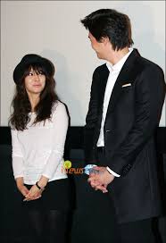 Tae hee hye kyo ji hyun from heartthrob to wife mother. Song Hye Kyo Thumbs Her Nose At Engagement Speculation Popseoul