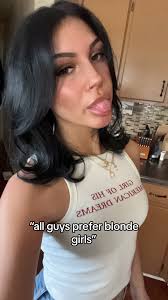 Chloe🍒🎲🎱 (@chlo.hatfield)