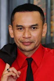 However, things are not as easy as they envisaged. Gila Gila Pengantin Popular 2005 Movie Where To Watch Streaming Online Plot