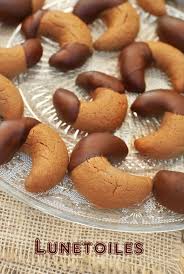 Croissants Sables Au Praline Nougat Masse Amour De Cuisine Recette Cuisine Et Boissons Sables Cookies Pepite Chocolat