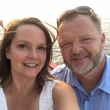 Places to eat for an adult and 2 teens close to New Albany. IN