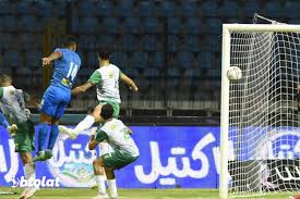 توجه محمد صلاح نجم ليفربول بالتهنئة إلى منافسه هاري كين مهاجم توتنام بعد فوزه بجائزة الحذاء الذهبي لهداف الدوري الإنجليزي. Q3o1et2hnh42km