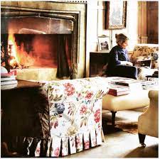 Sofás con estampado floral para el living.photo courtesy of ann lowengart photo by: English Country English Cottage Updated English Country Chintz Floral Print Sofa Floral Print Ar English Cottage Style English Country Decor English Decor