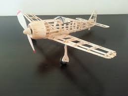 Balsa Model Focke Wulff German Wwii Airplane Kit Wing Span 16 Scale 1 30 Http Www Guillow Com Focke Wu Model Airplanes Model Planes Balsa Wood Models