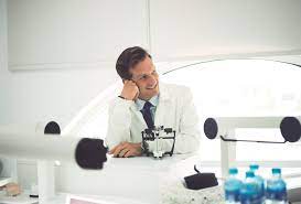 El año 1991 fue el comienzo de uno de los periodos se sequía de victorias más larga en la historia moderna de la escudería ferrari. Meet Michael Apa The Passionate Dentist Whose Veneers Costs 20k Allure