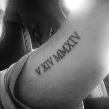 Tatuaje de número romano en antebrazo. Tatto Tatto Numeros Romanos Trapecio