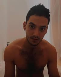 No me regañes por este desnudo frontal, Señor.✨😂