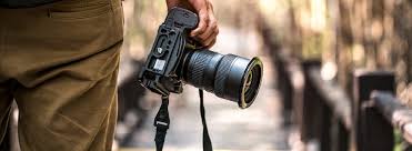 Jeune diplômé d'une école de le photographe de mode est capable de concevoir sa photo comme un réalisateur. Devenir Photographe Fiche Metier Studyrama