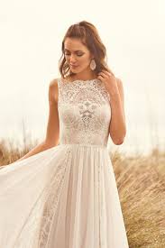 Hanna wünschte sich ein brautkleid, das hoch geschlossen ist… sie fand auf unserer website ein modell, das ihr vom stil her gut gefiel, nur nicht. Lillian West Hochzeit De