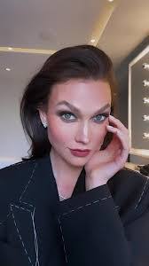 Naomi Lester's Instagram, Twitter & Facebook