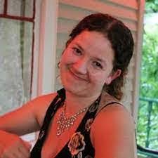 Carina Hooper's Instagram, Twitter & Facebook