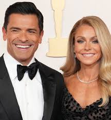 Kelly Ripa and Mark Consuelos Give New York Home Tour