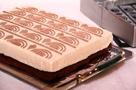 Entremet A La Mousse De Baileys Et Technique Du Tapis Relief La Faim Des Bananes Gateaux Et Desserts Creme Pour Gateau Moelleux Au Chocolat