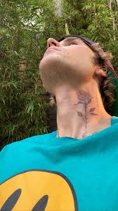 I figure i can be of some assistance and create a guide for beginners be persistent but not a pain. Justin Bieber S New Neck Tattoo Is Massive