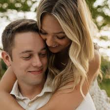 Lauren Larson and Derek Wright's Wedding Website