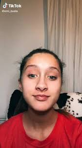 Emily Fly Polemica Judia